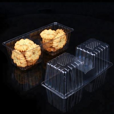 Papases fritas salta la bandeja plástica que empaqueta haciendo la máquina proveedor